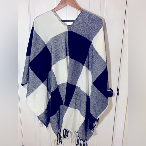 Mark & Hall Buffalo Plaid Pancho W/ Fringe - Picture 3 of 3